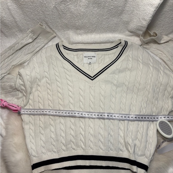 Preppy cropped cable-knit white sweater - Picture 3 of 6